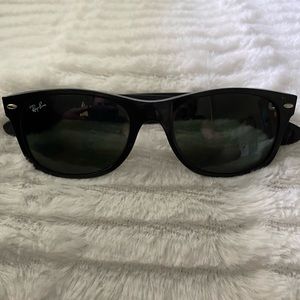 Black Ray-Ban Sunglasses